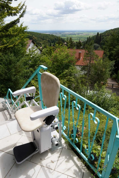 treppenlift stufenlos kurvige treppe